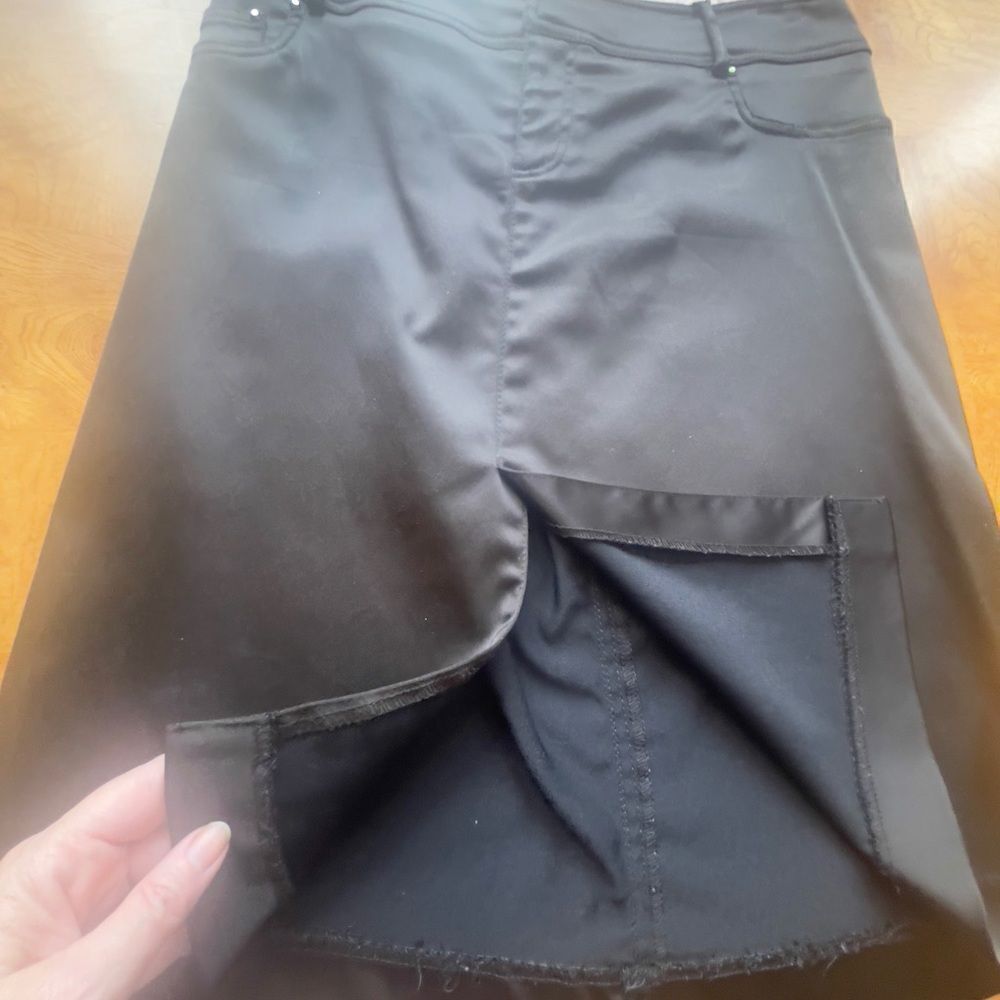 Gorgeous Tuxedo Satin Mini Skirt! - Picture 9 of 10